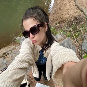 Meet your Posher, Elle